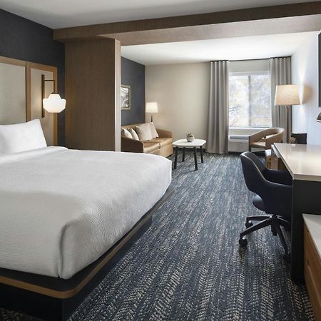 Fairfield By Marriott Inn & Suites Fresno Riverpark Exterior photo