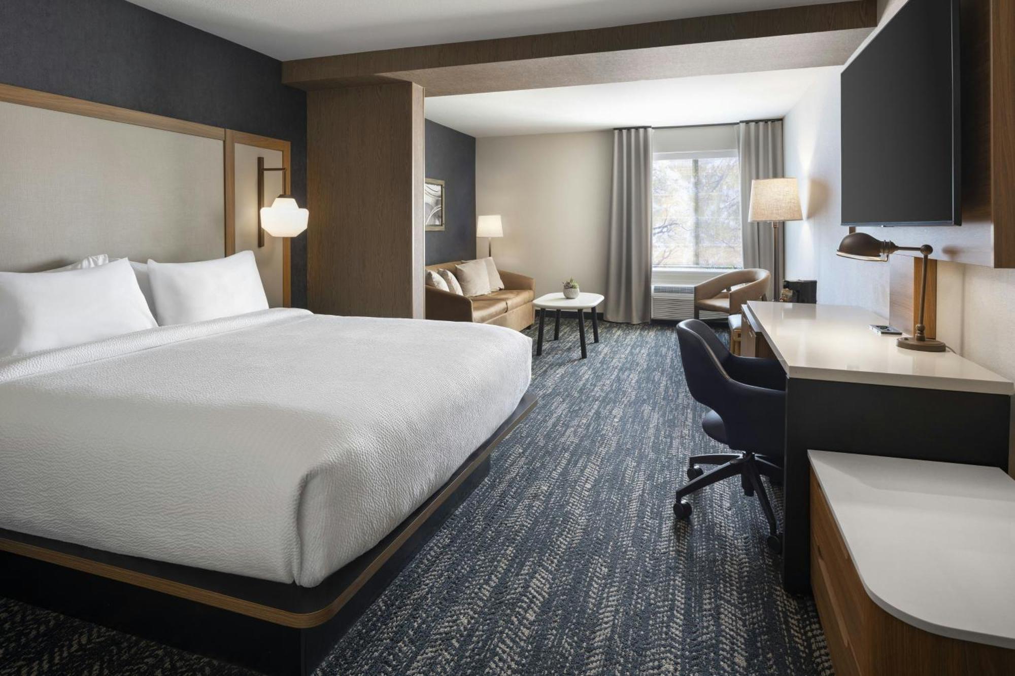 Fairfield By Marriott Inn & Suites Fresno Riverpark Exterior photo